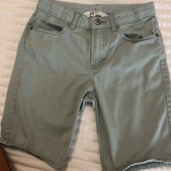 4 Pair of Boys Shorts - Picture 9 of 15